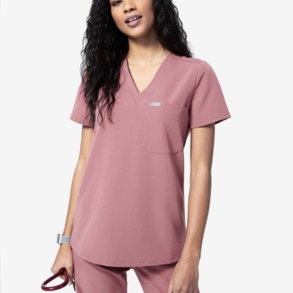 NWT Figs Catarina one pocket top in Mauve